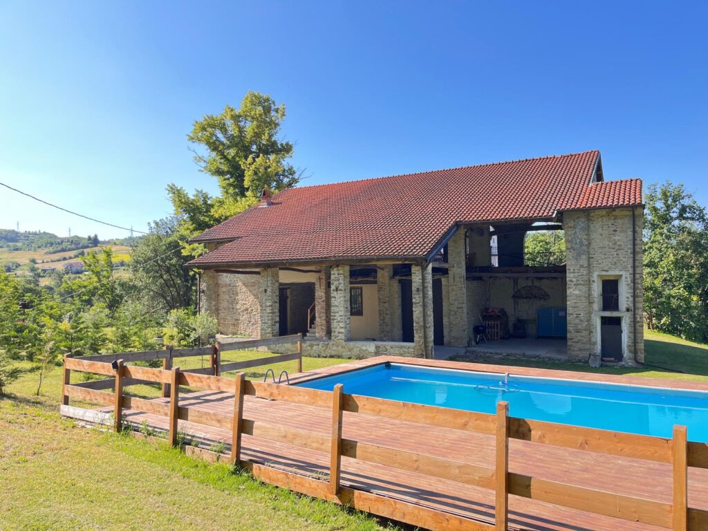 Giardino fiorito per ricevimenti di nozze all'aperto