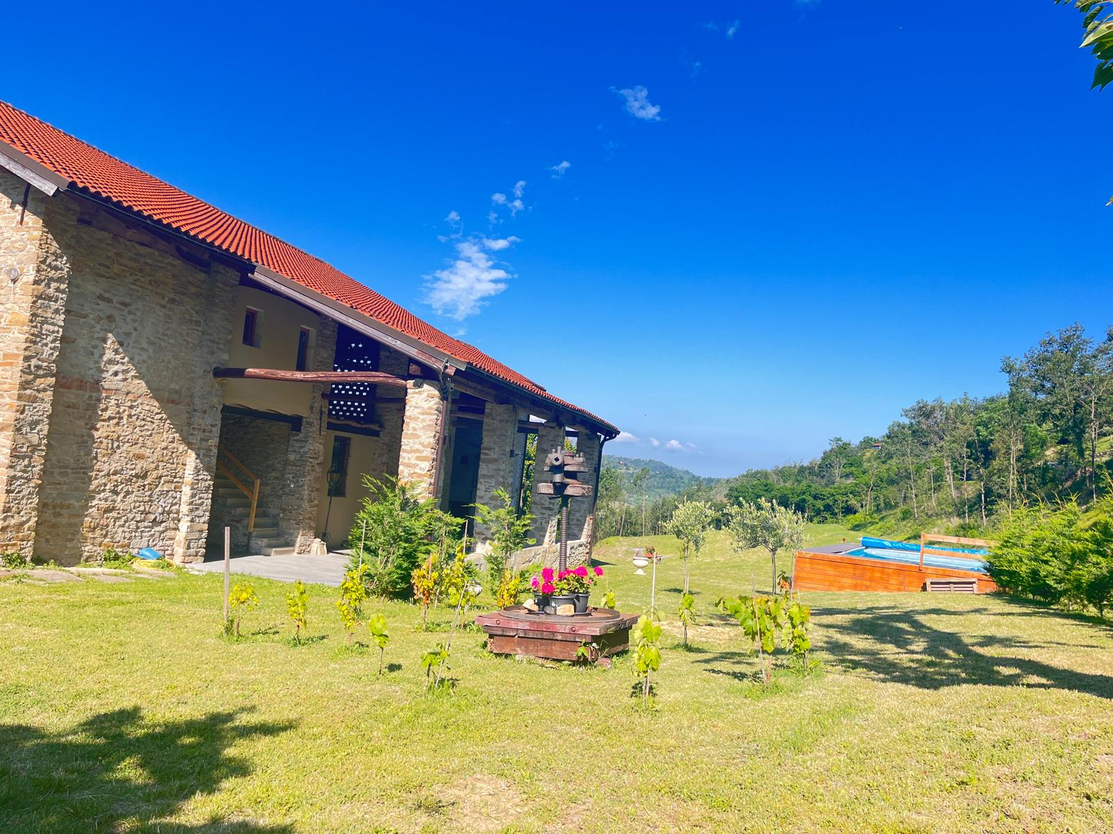 Piscina e giardino per matrimoni a Tenuta San Lorenzo, Piemonte