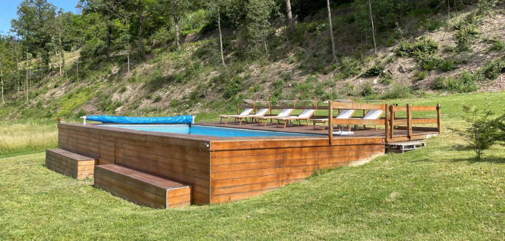 Piscina panoramica in campagna vicino Acqui Term